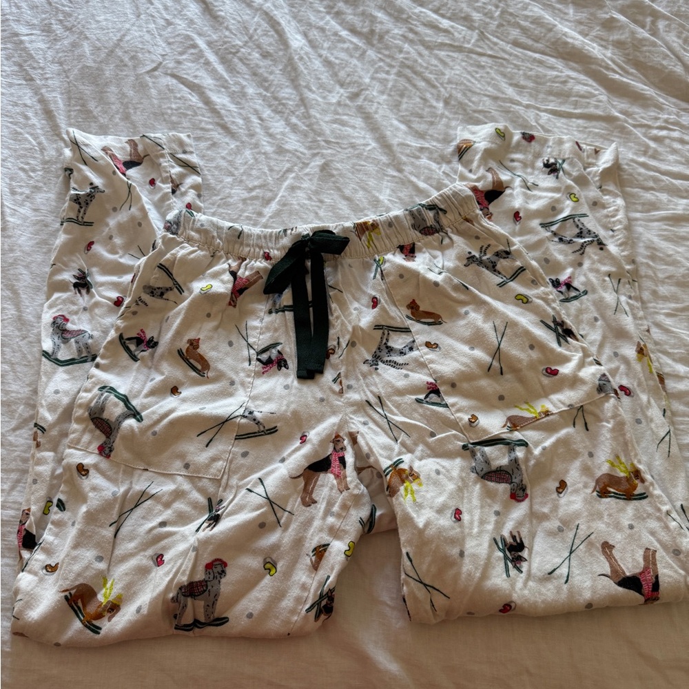 White Pajama Pants with Dogs skiing Print
